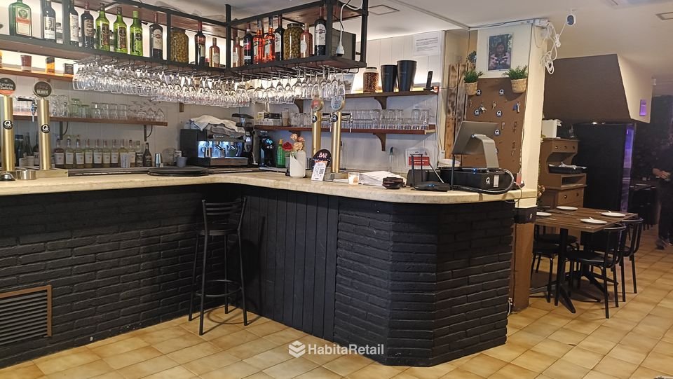 Barra y comedor